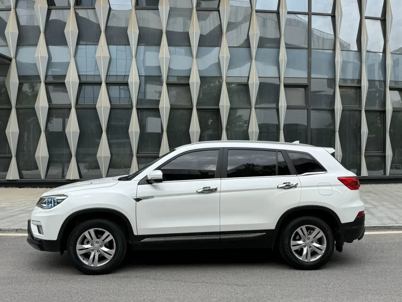 Changan CS75