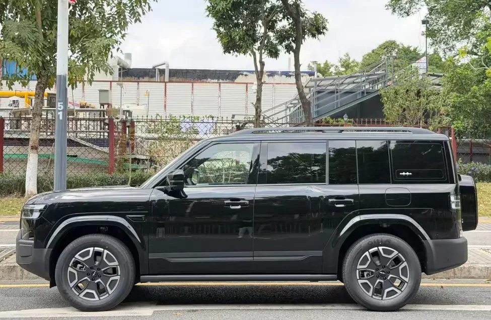 BYD Leopard Titanium 7 PHEV