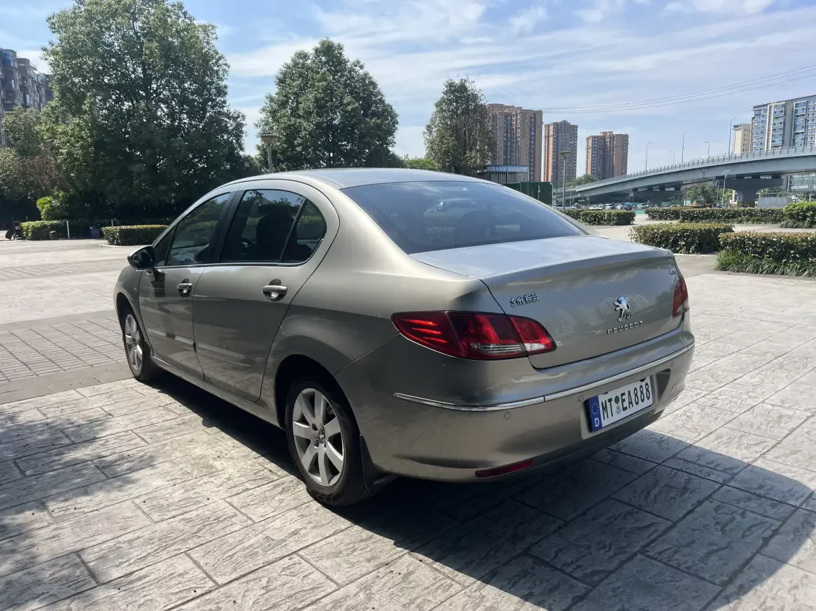 Peugeot 408
