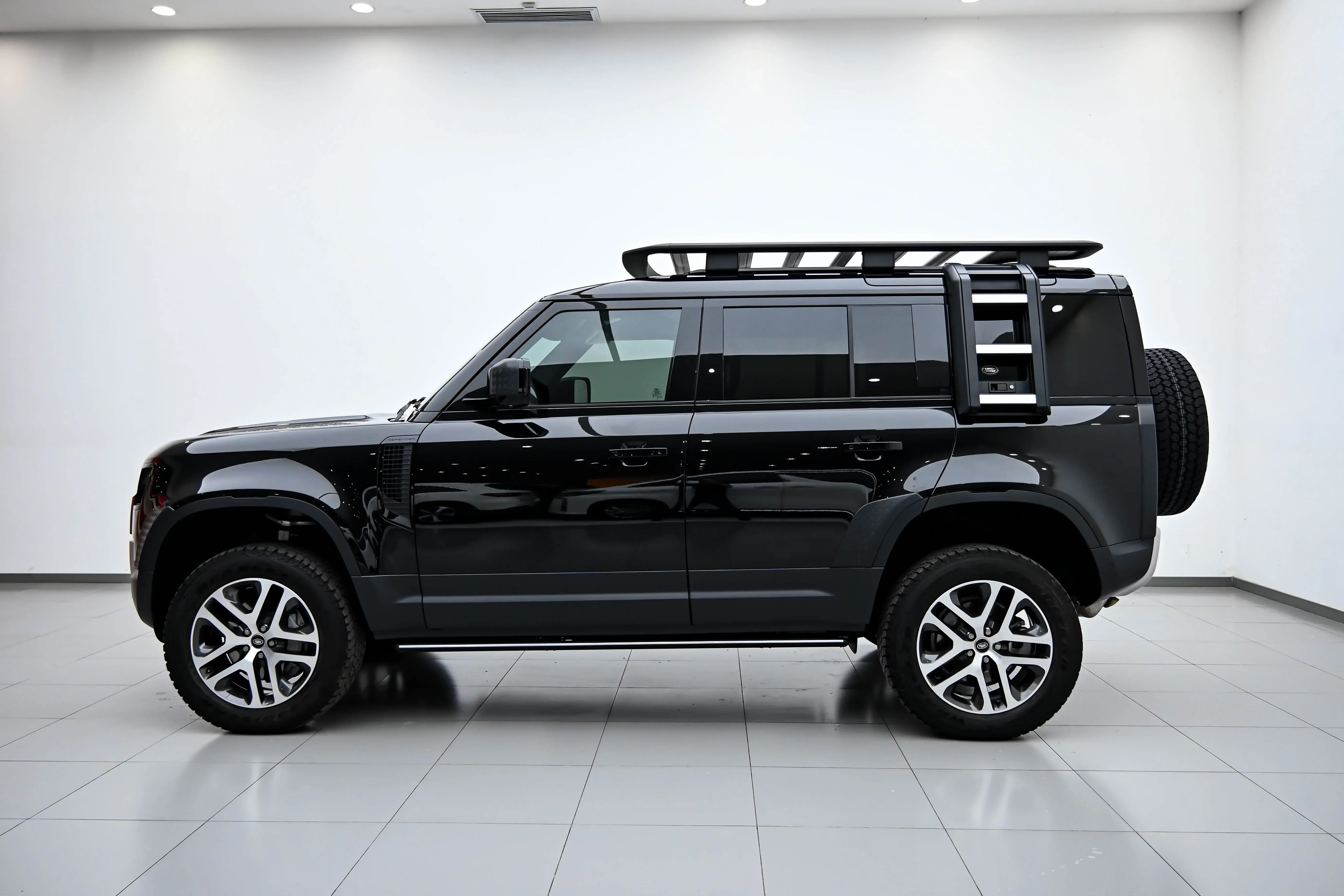 Land Rover guard