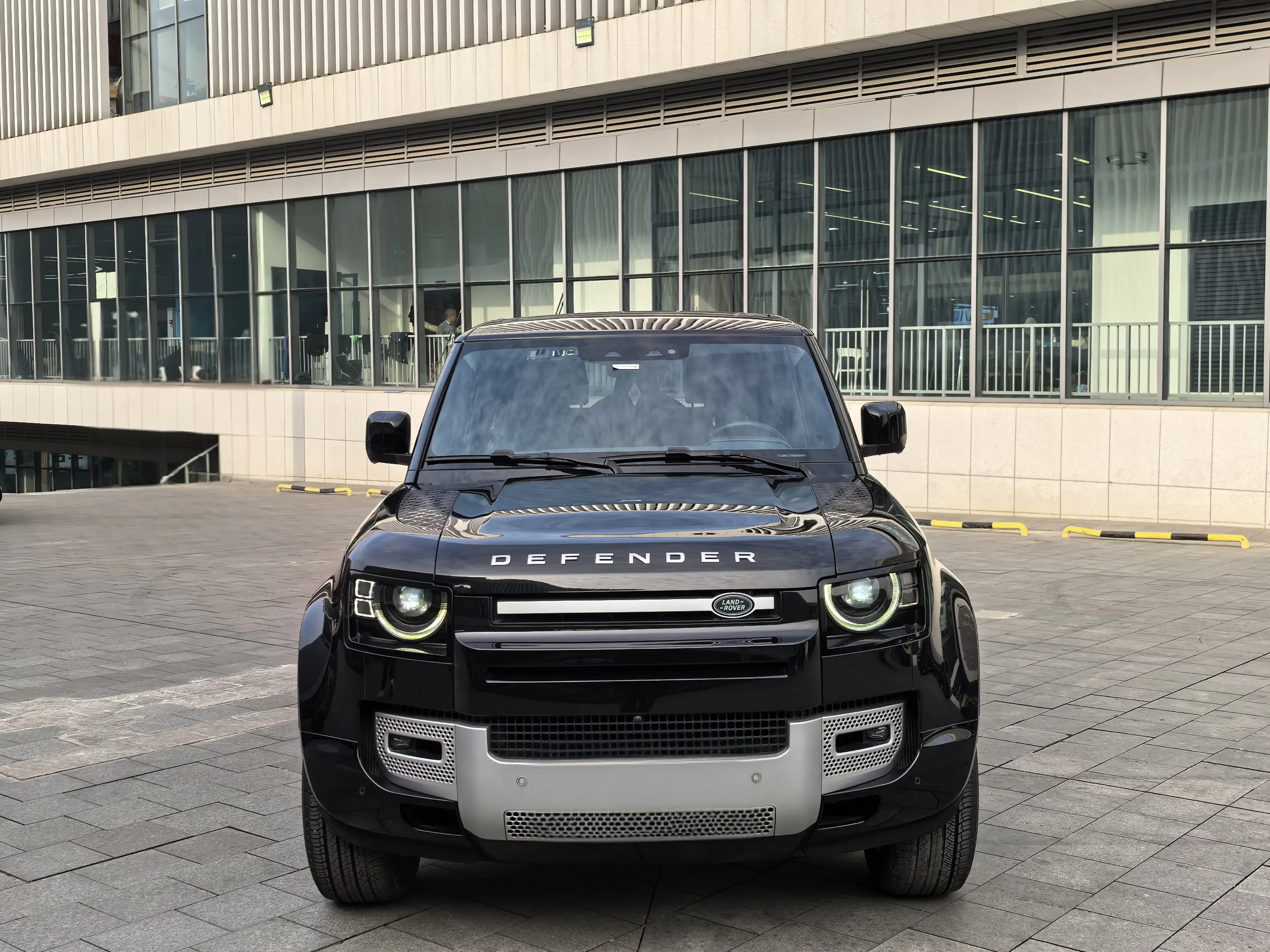 Land Rover guard