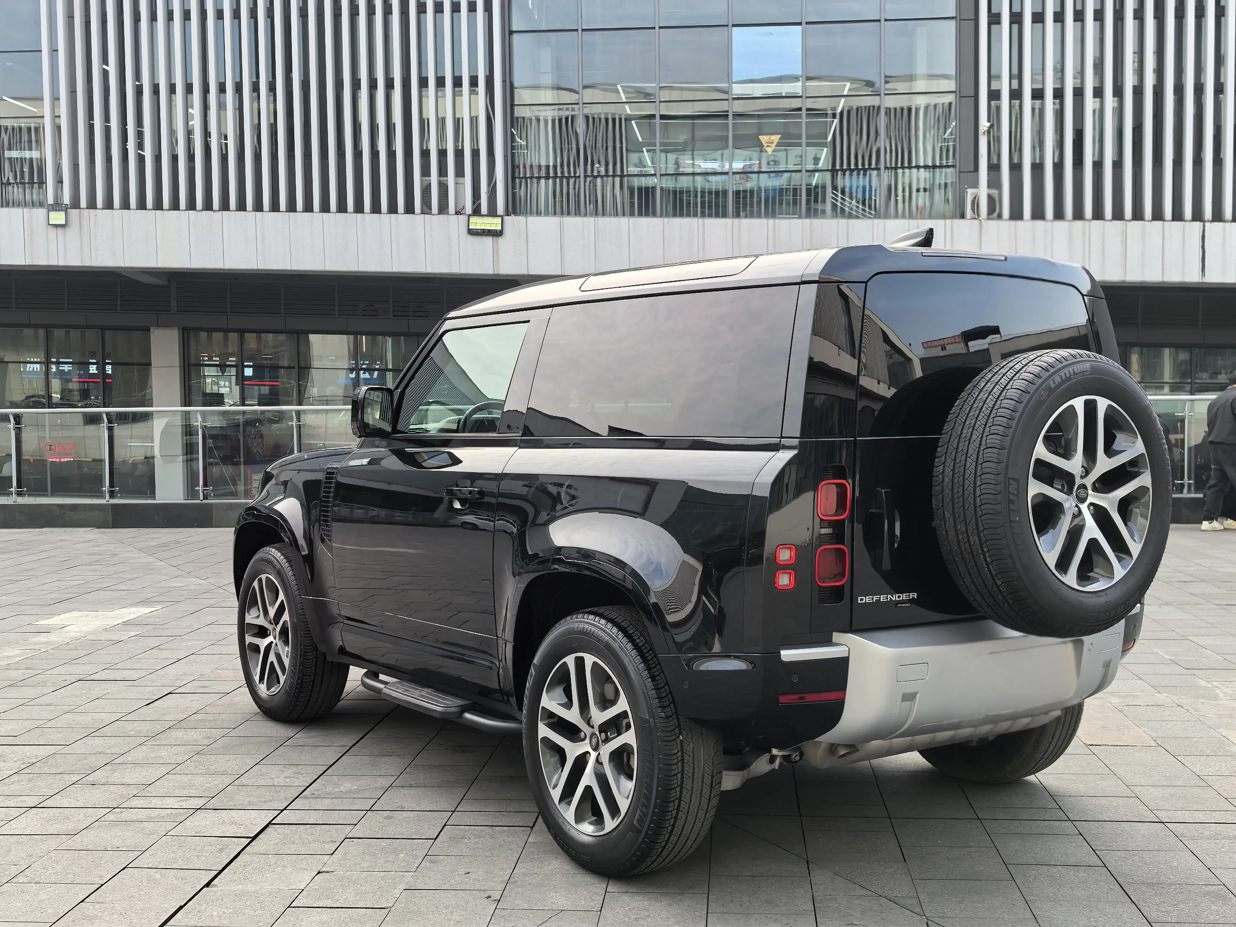 Land Rover guard
