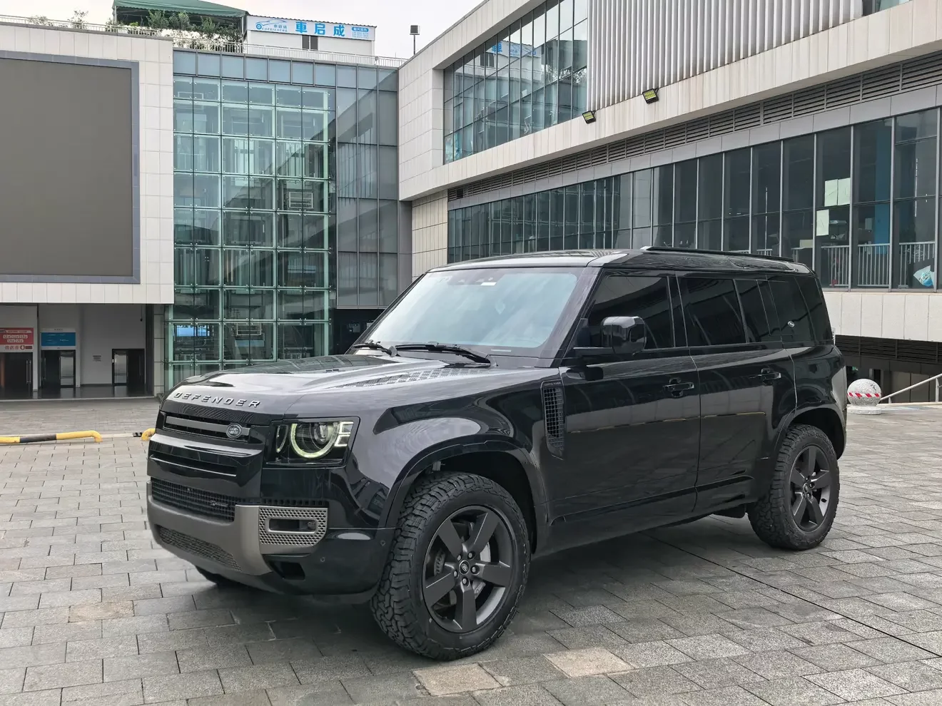Land Rover guard