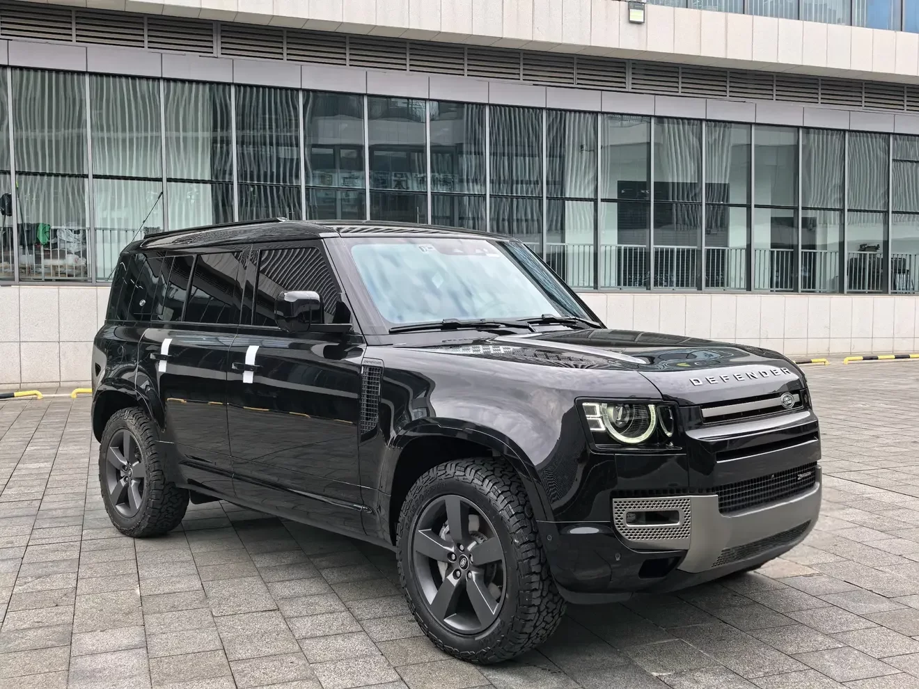 Land Rover guard