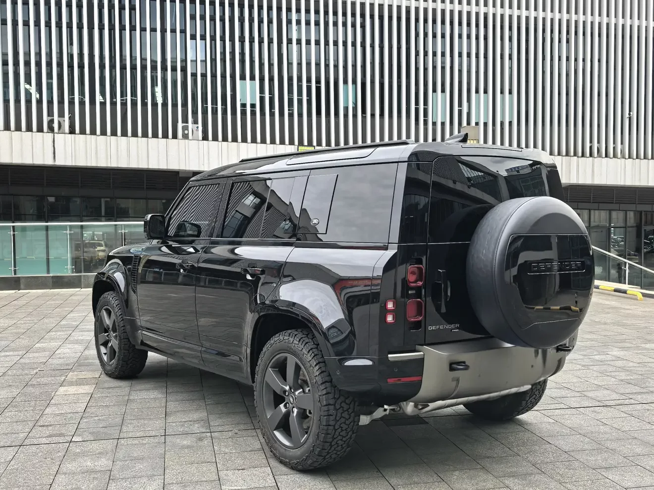 Land Rover guard