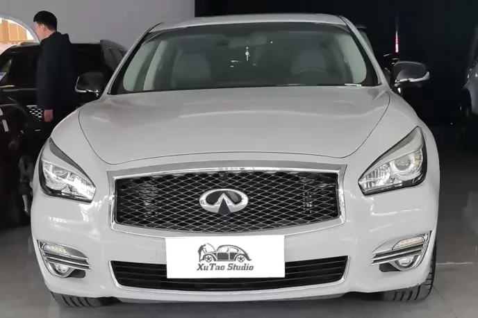 Infiniti Q70