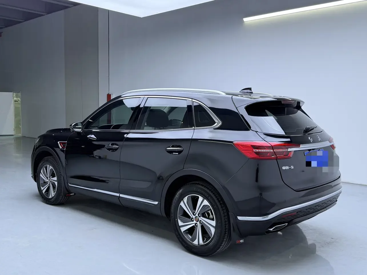 Hongqi HS5