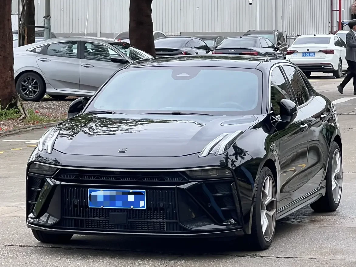 Lynk & Co 03
