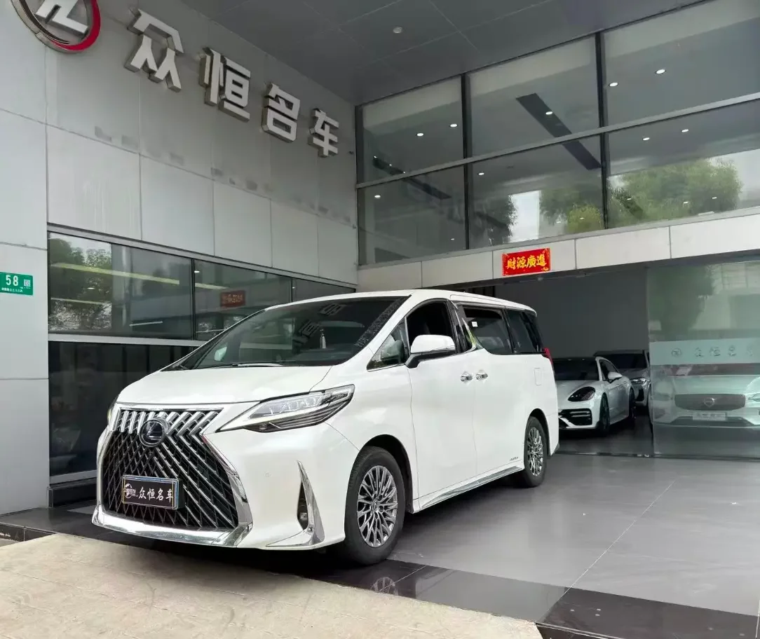 Lexus LM