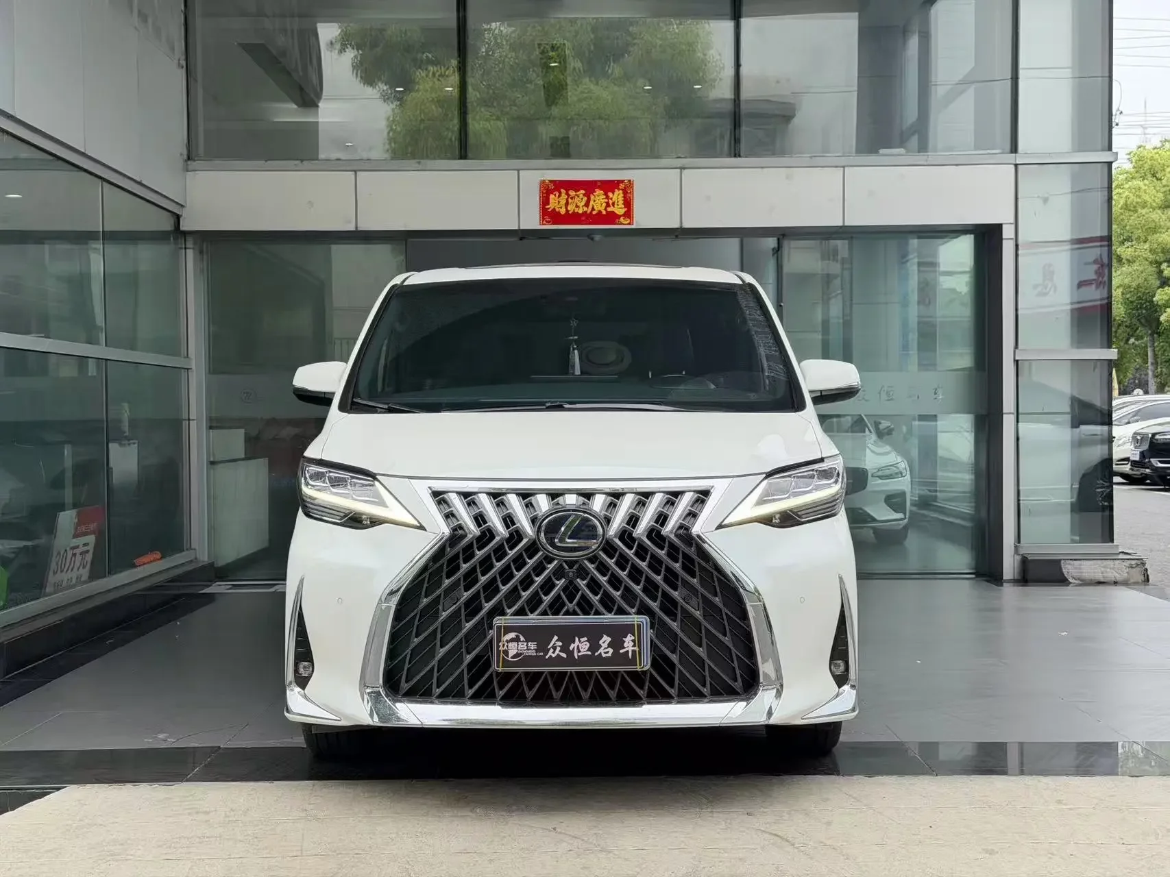 Lexus LM