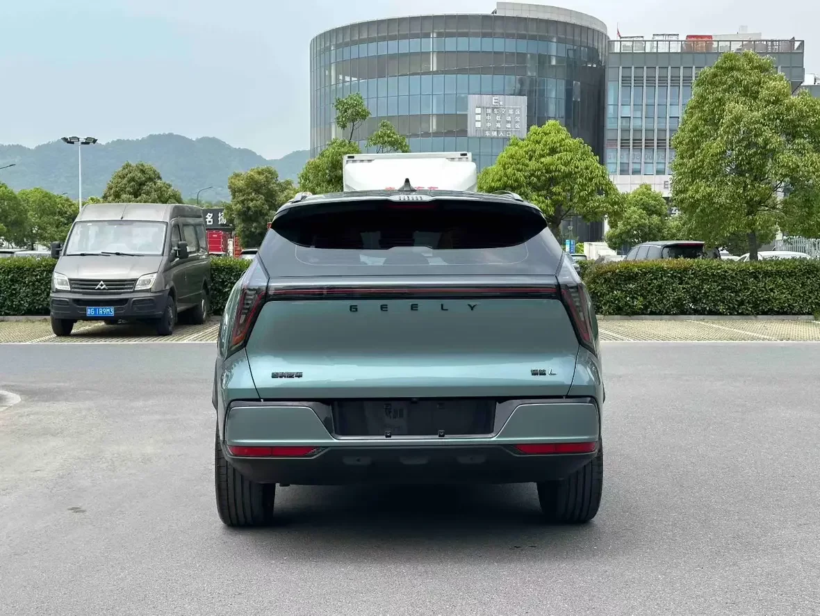 Geely Atlas L