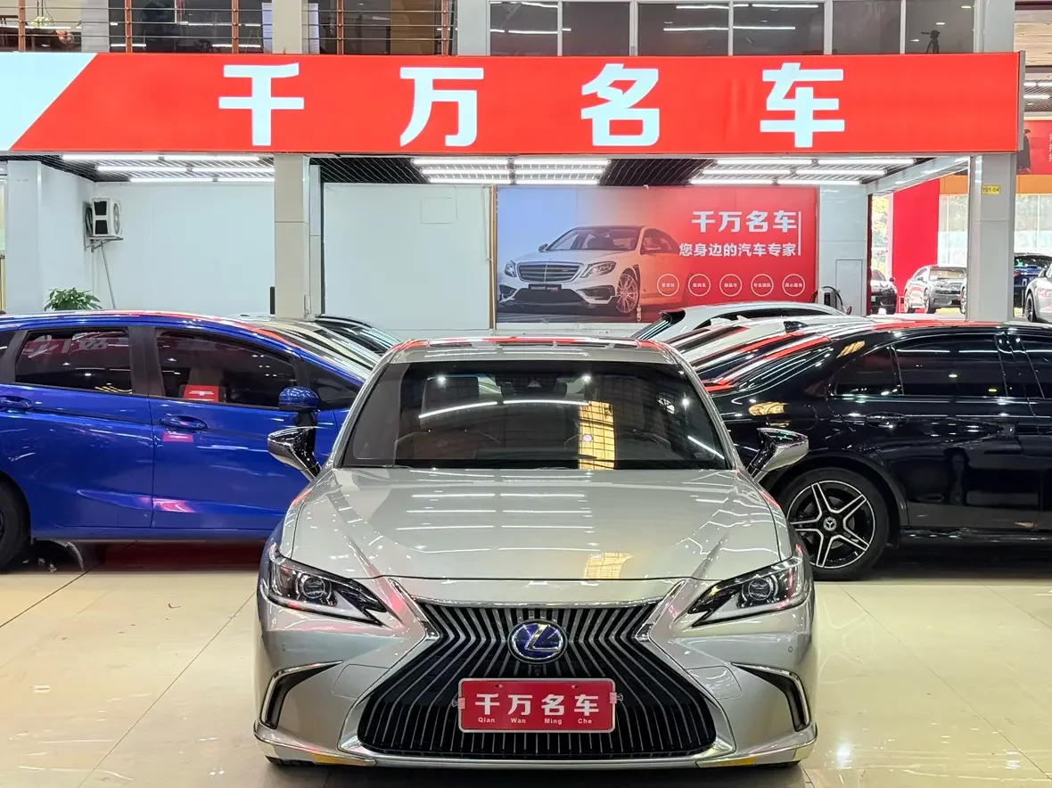 Lexus ES