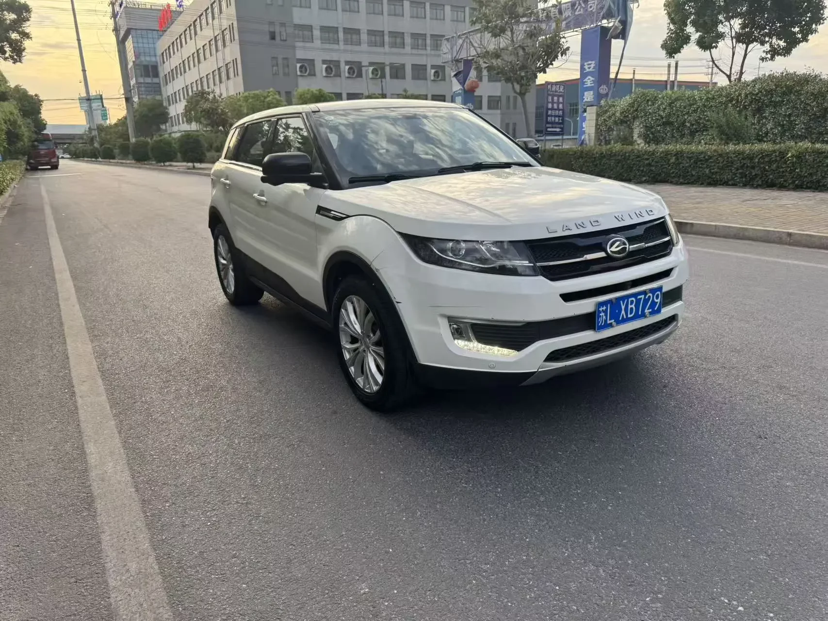 Lu Feng Landwind X7