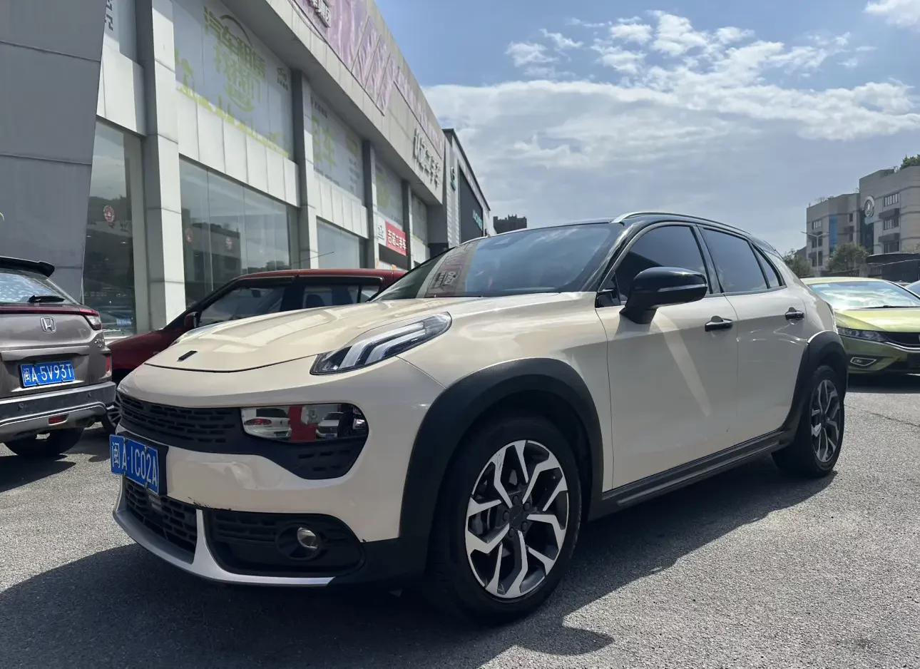 Lynk & Co 02