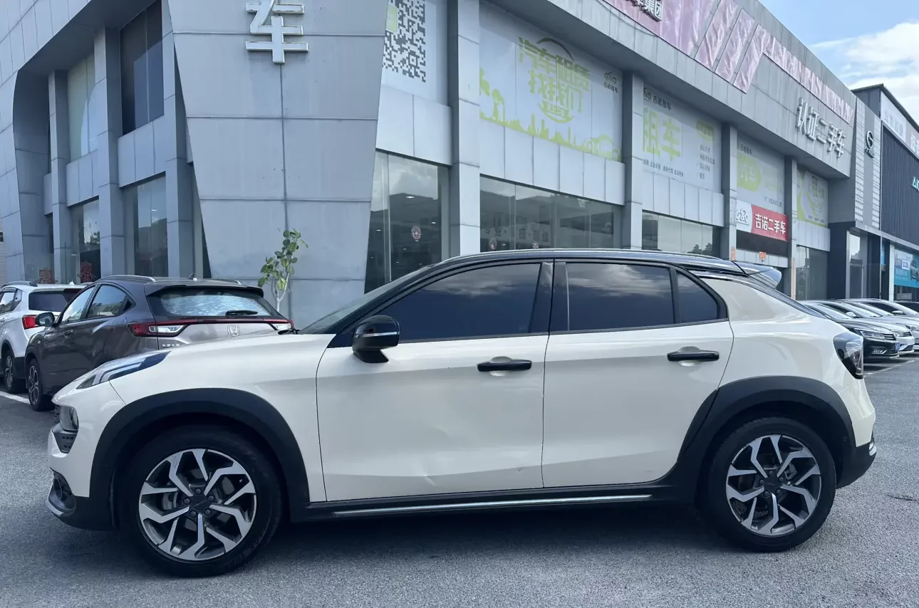Lynk & Co 02