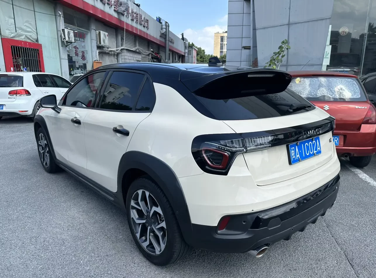 Lynk & Co 02