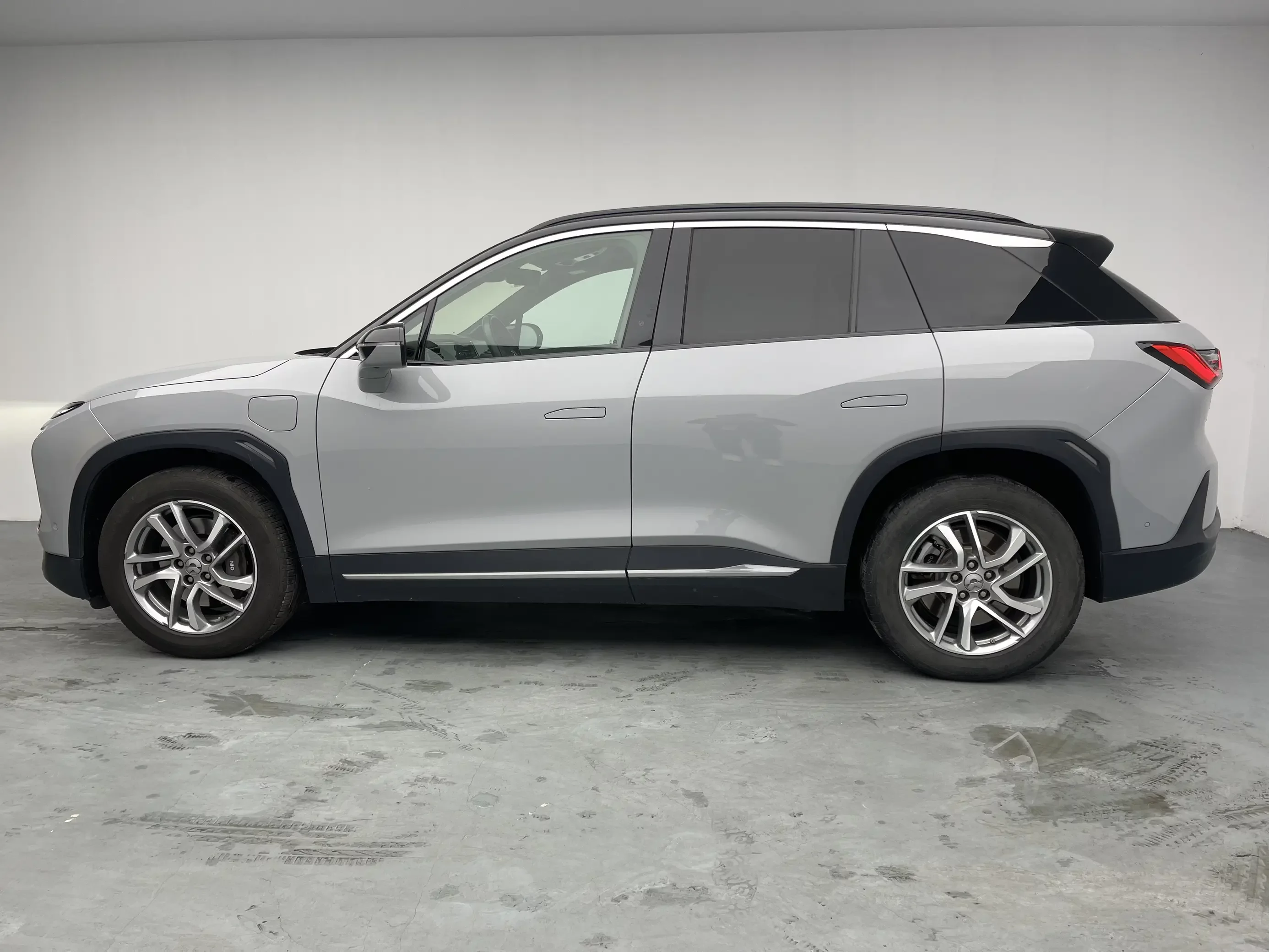 NIO ES6