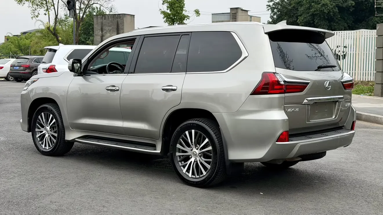 Lexus LX