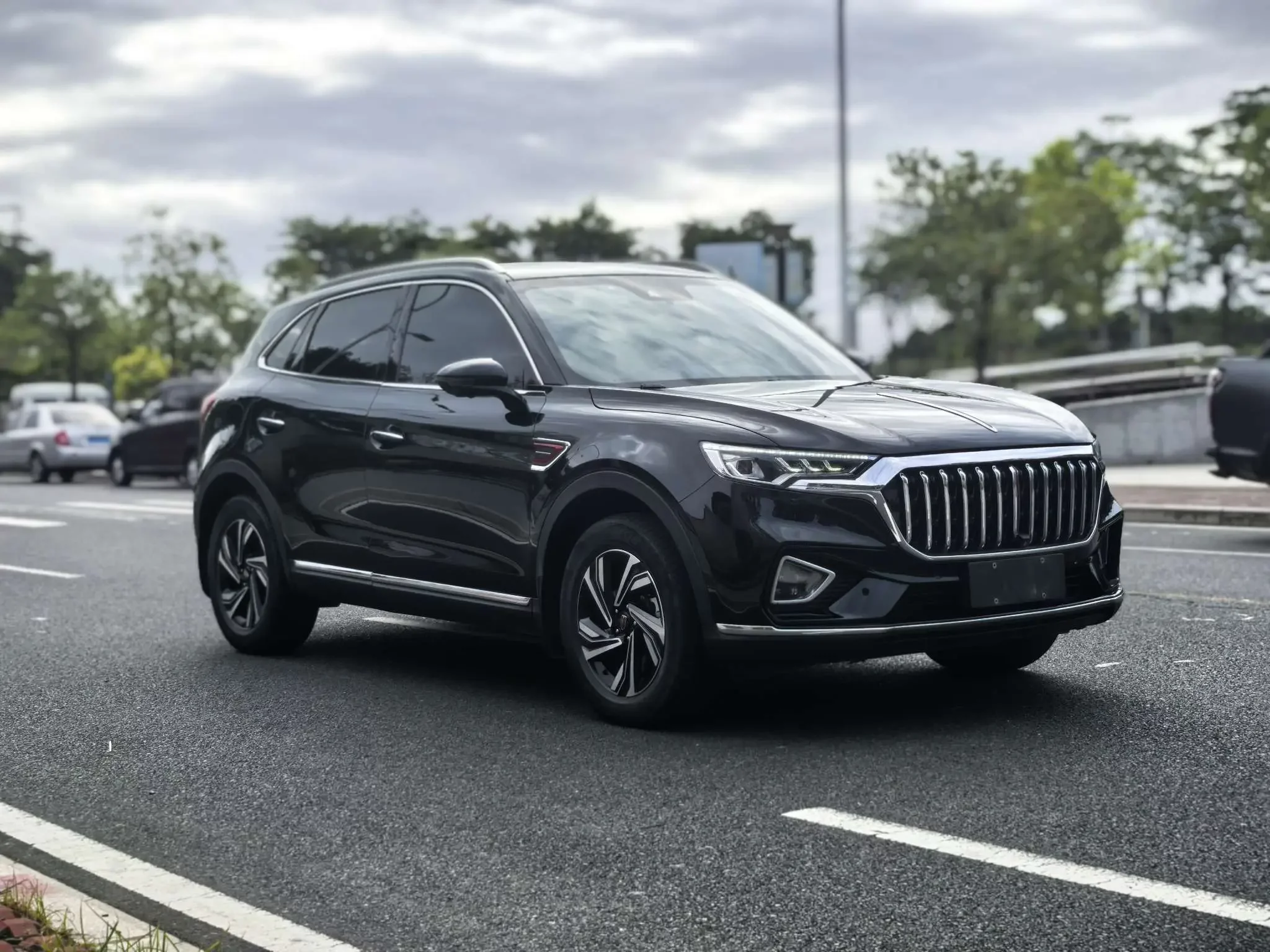 Hongqi HS5