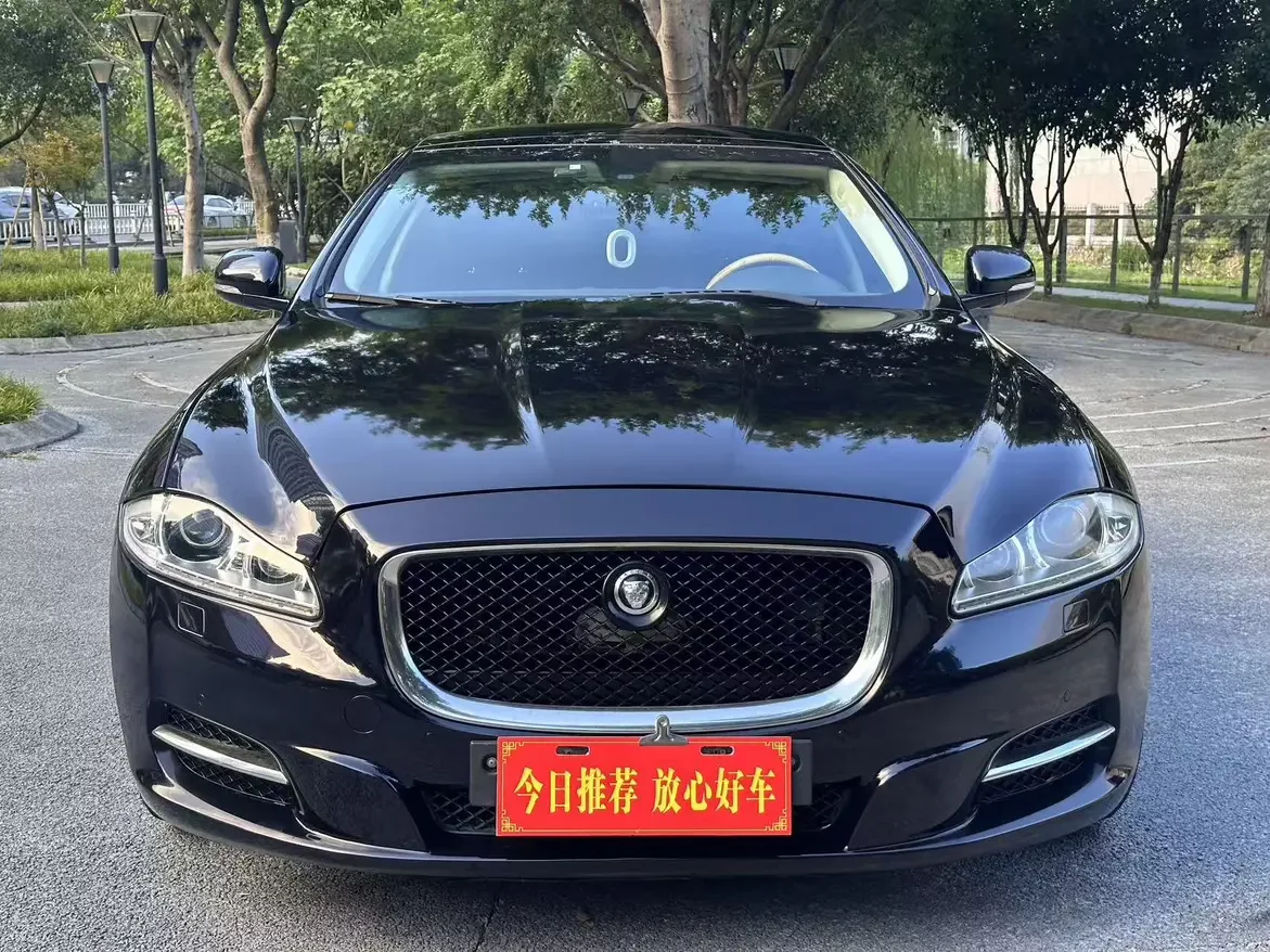Jaguar XJ