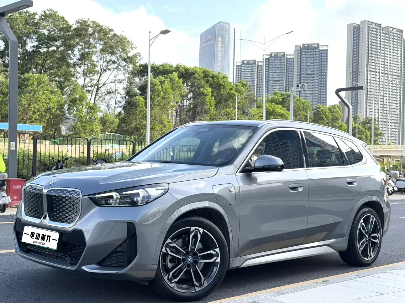 BMW iX1