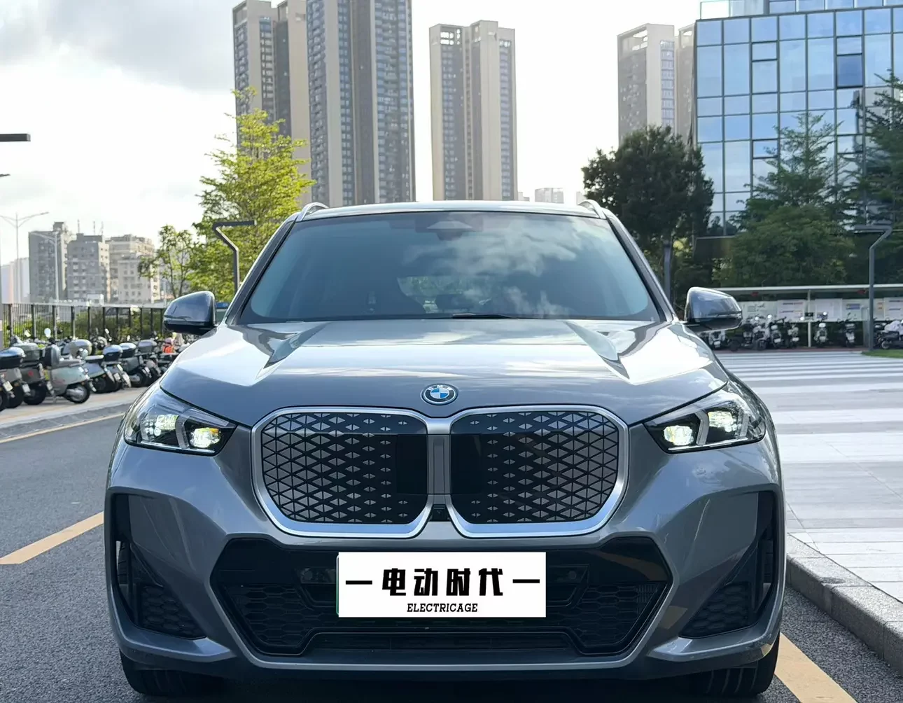 BMW iX1