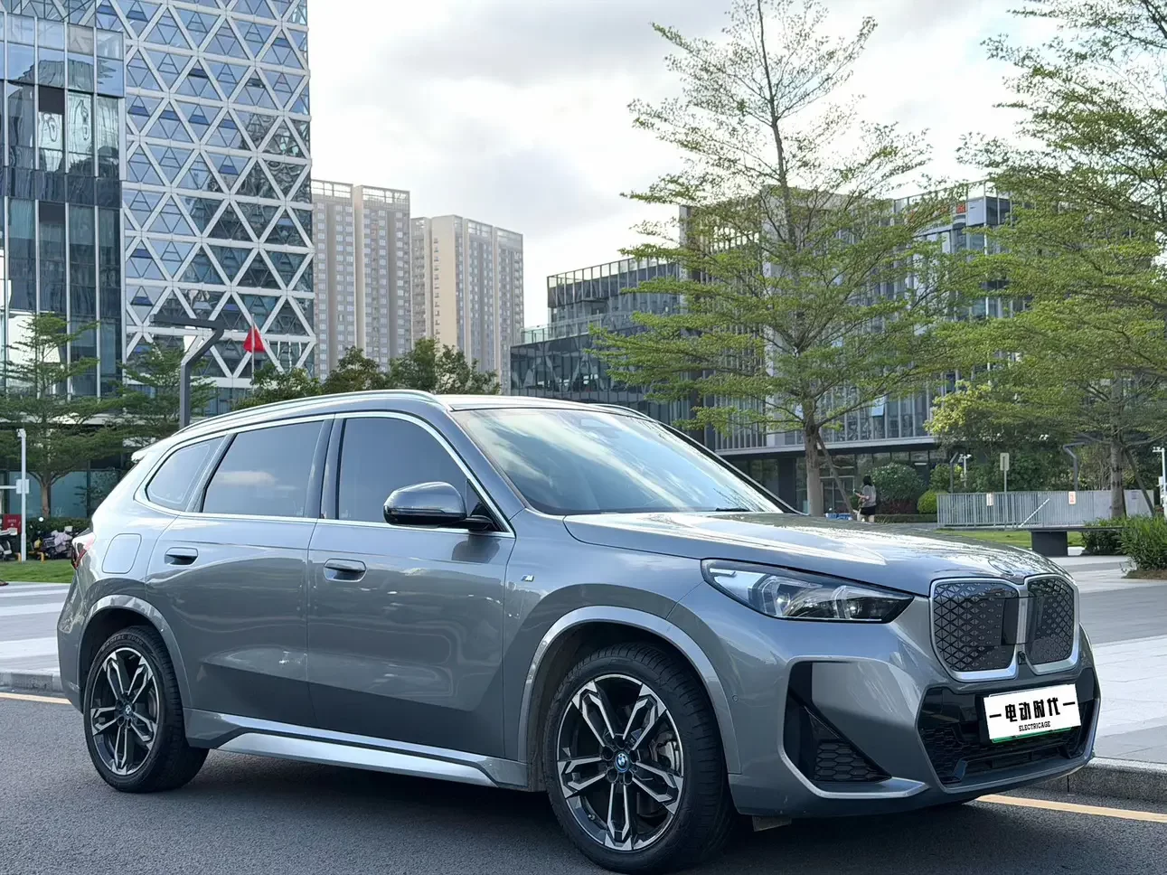 BMW iX1