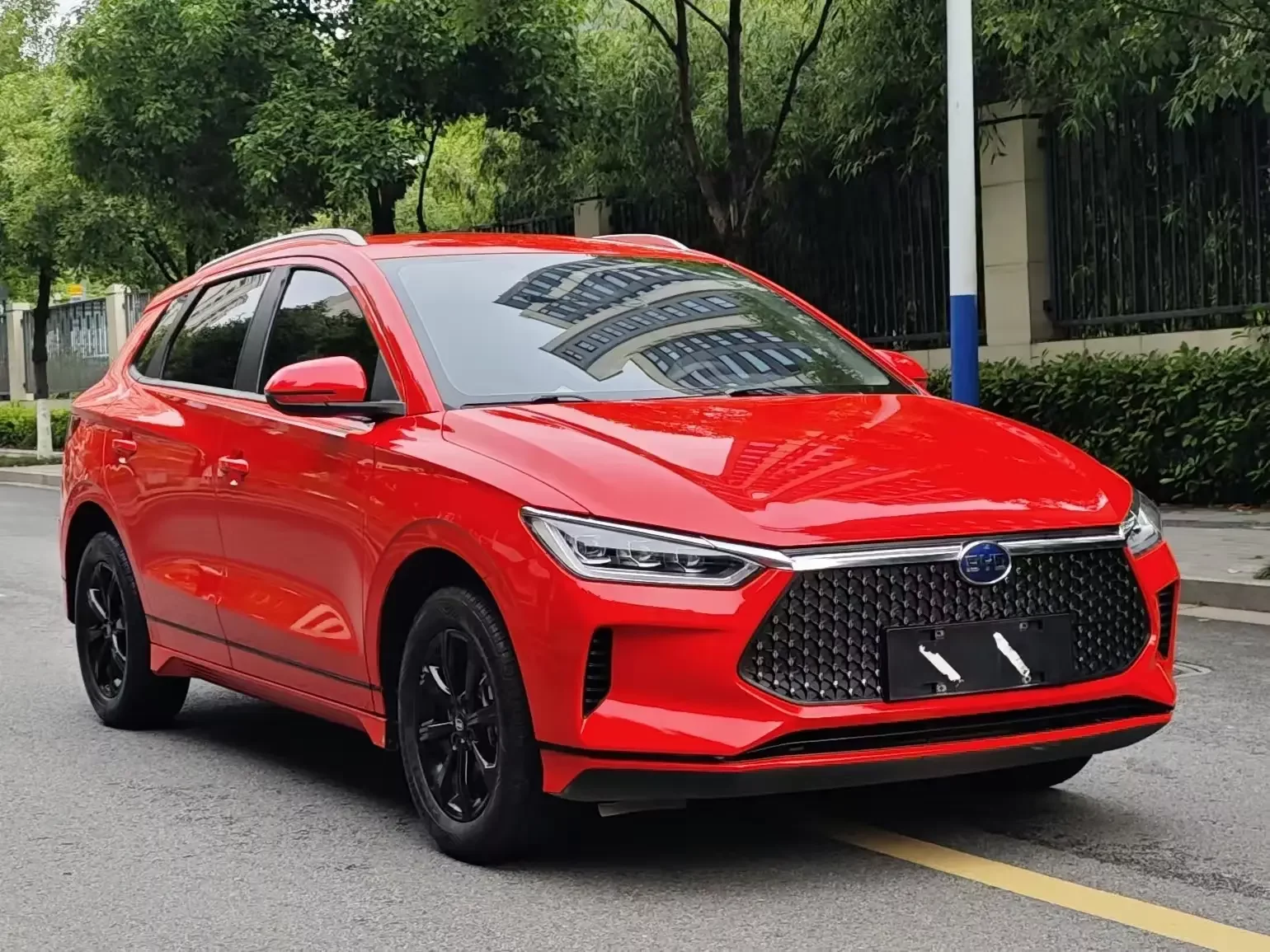 BYD e2