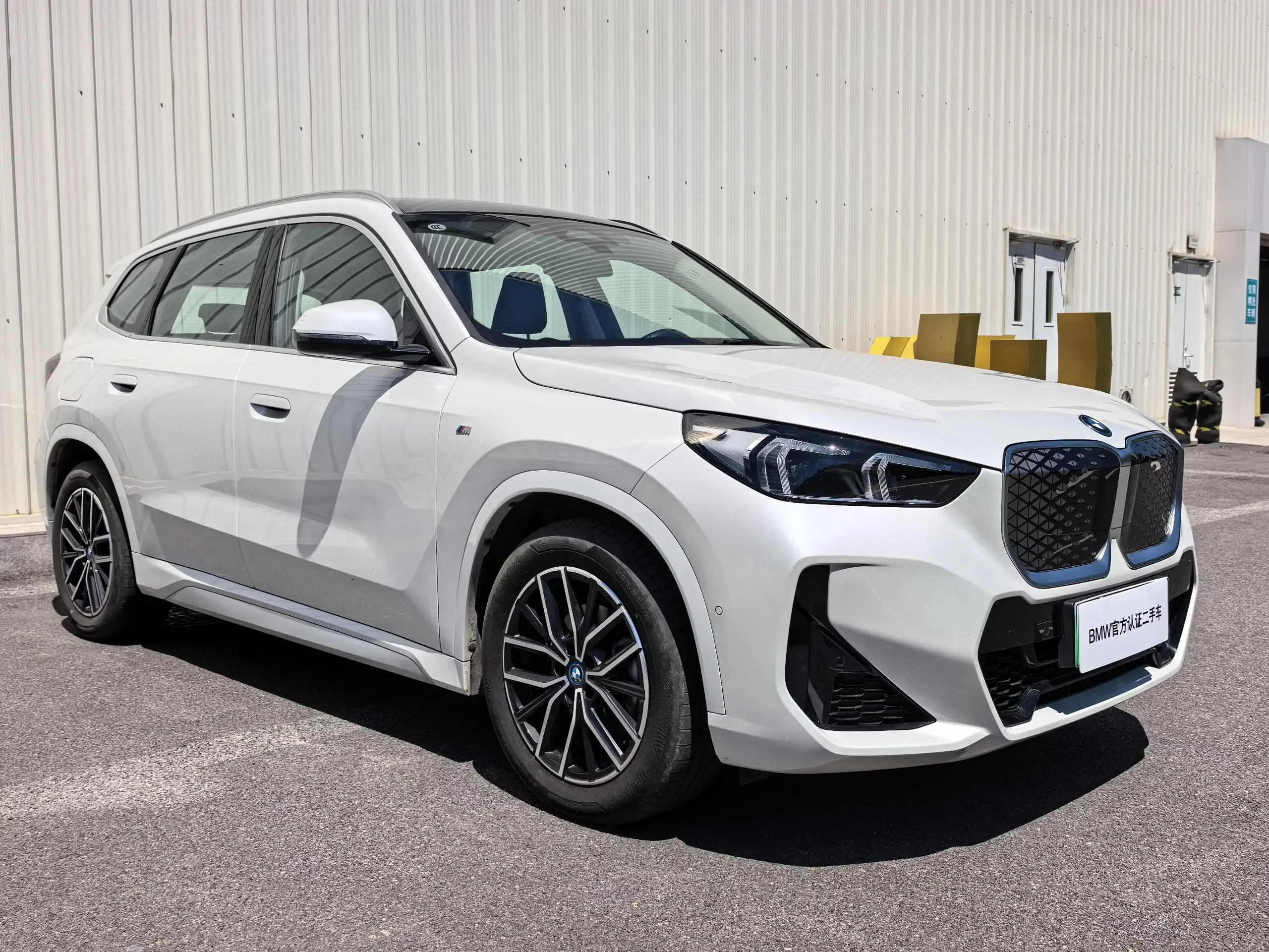 BMW iX1