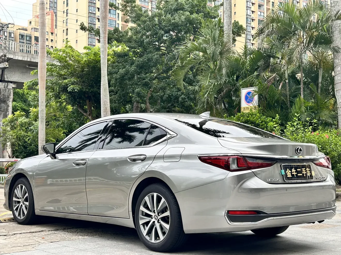 Lexus ES