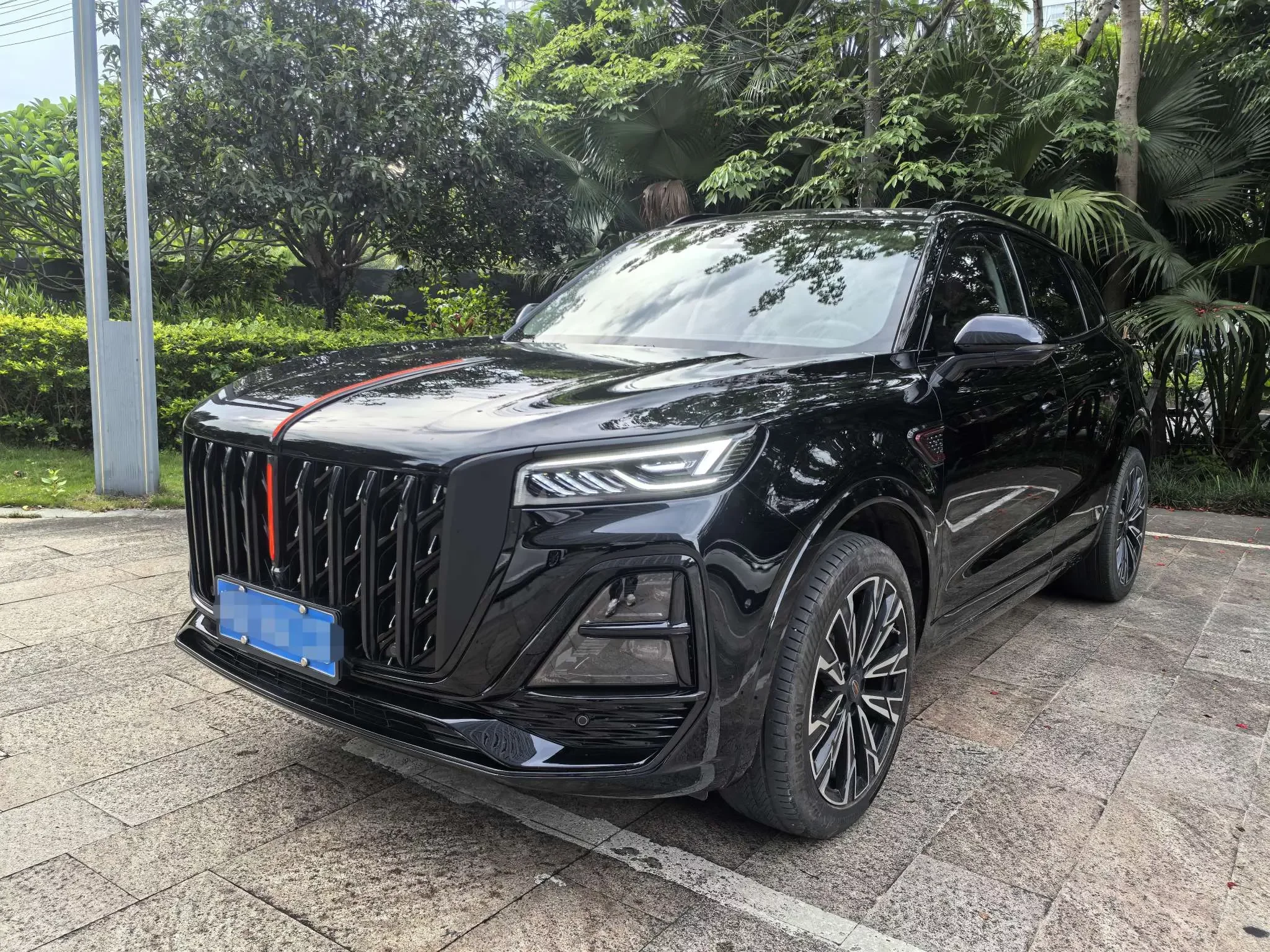 Hongqi HS5