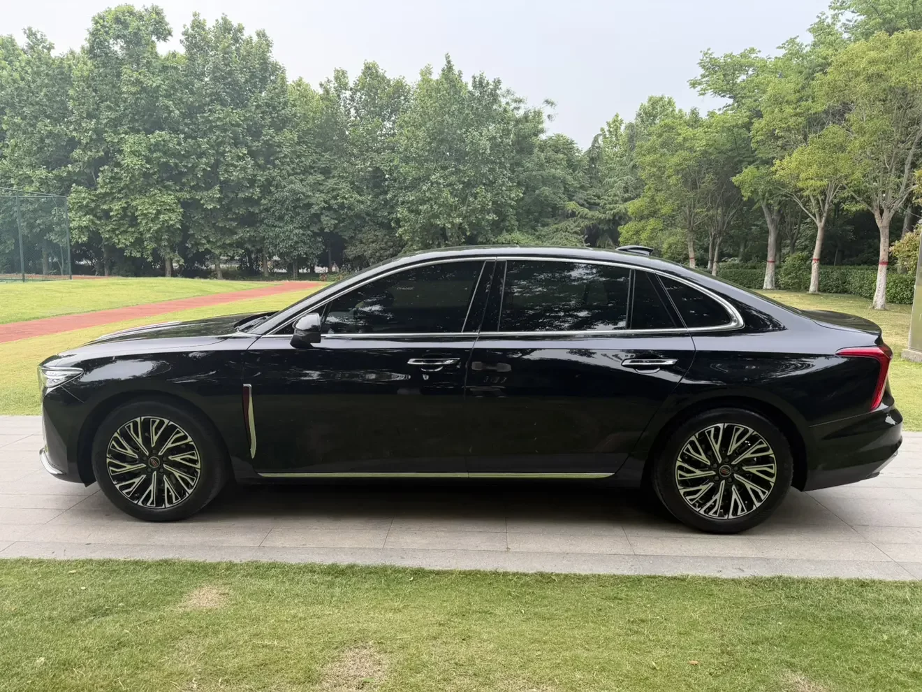 Hongqi H5
