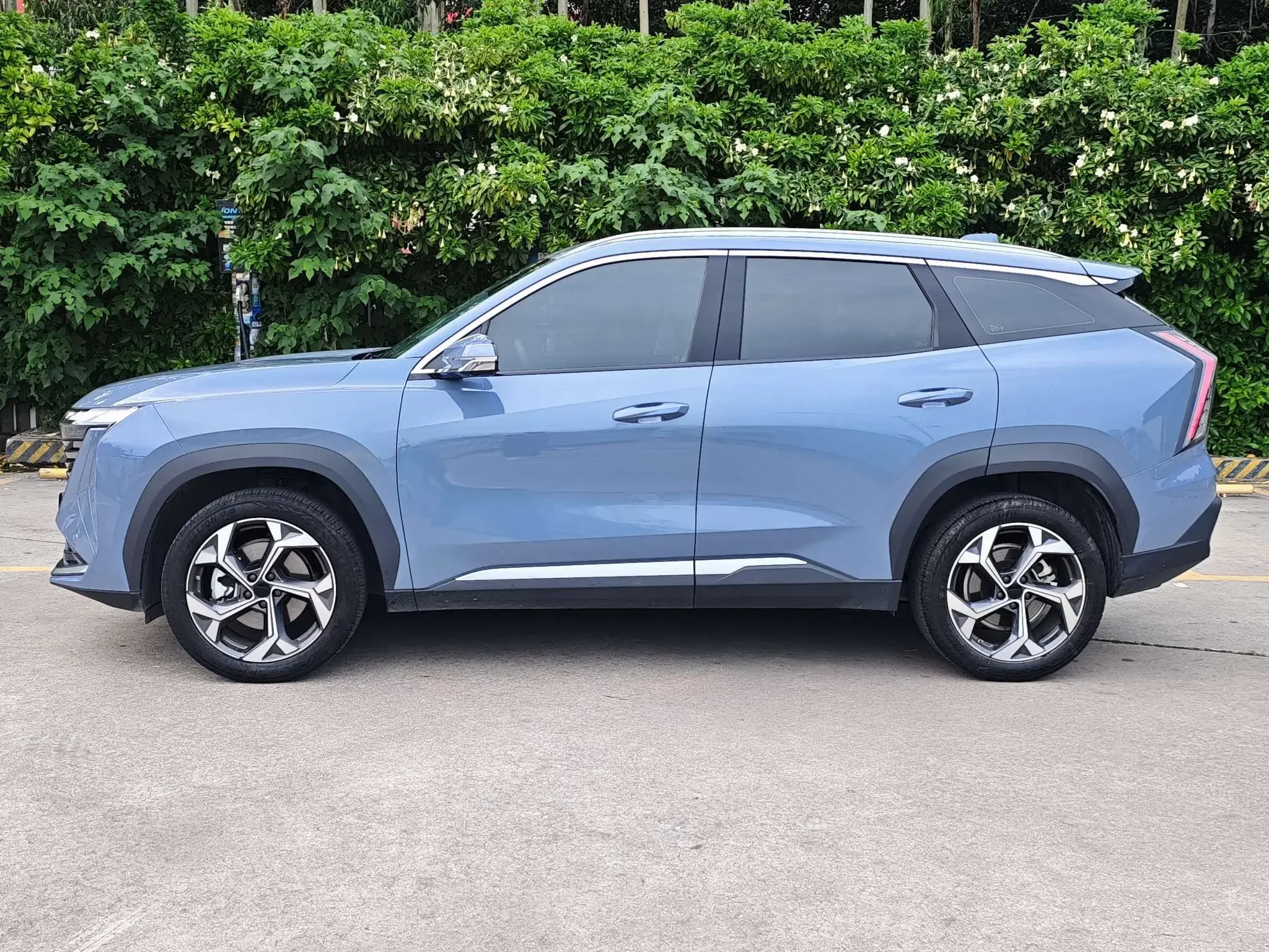 Geely Atlas L
