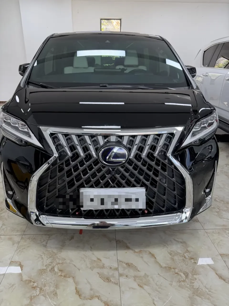 Lexus LM