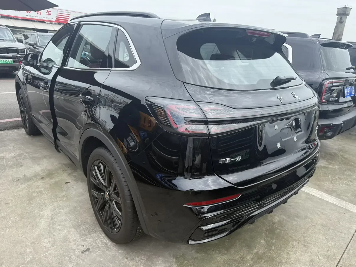 Hongqi HS5