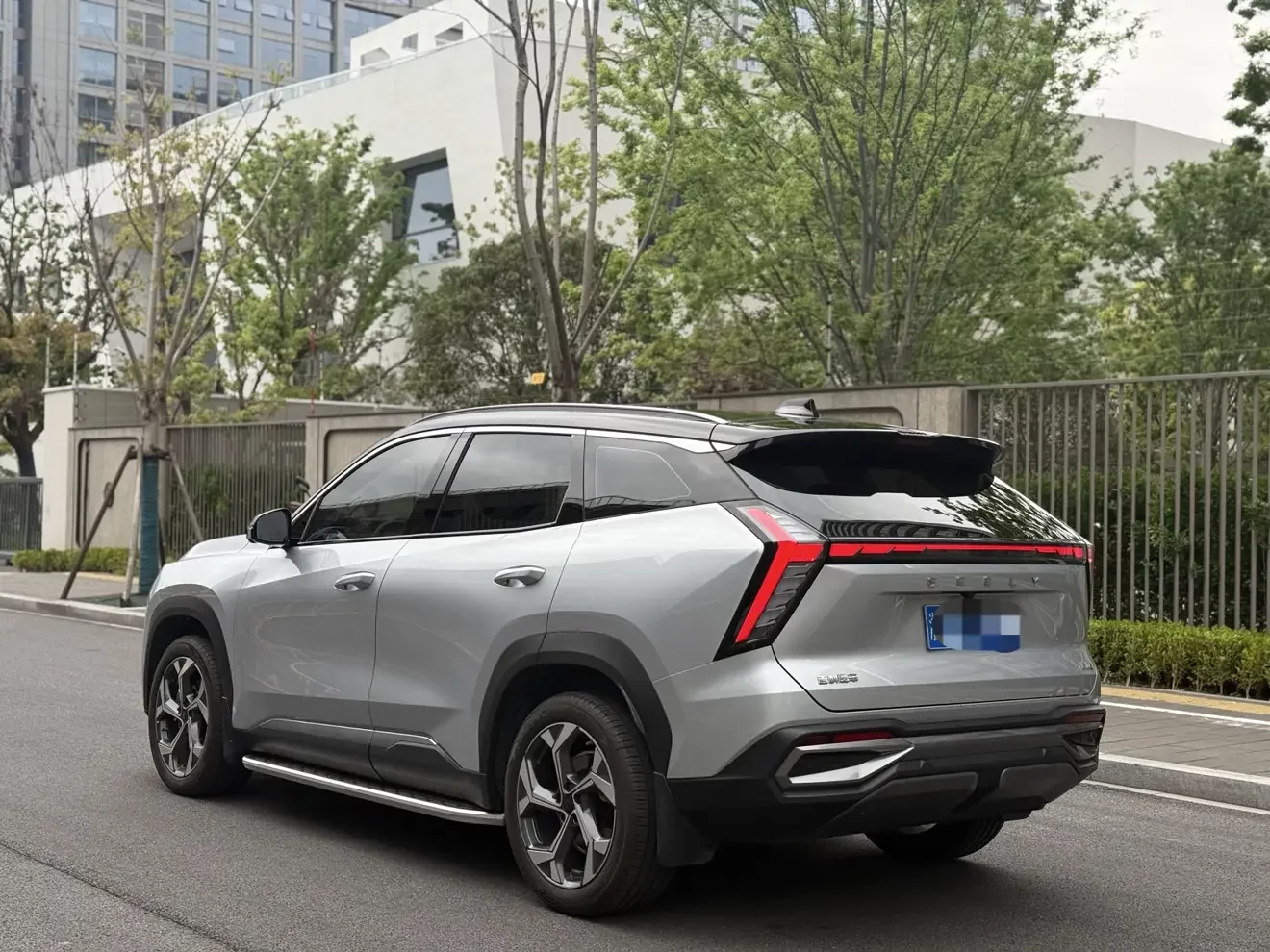 Geely Atlas L
