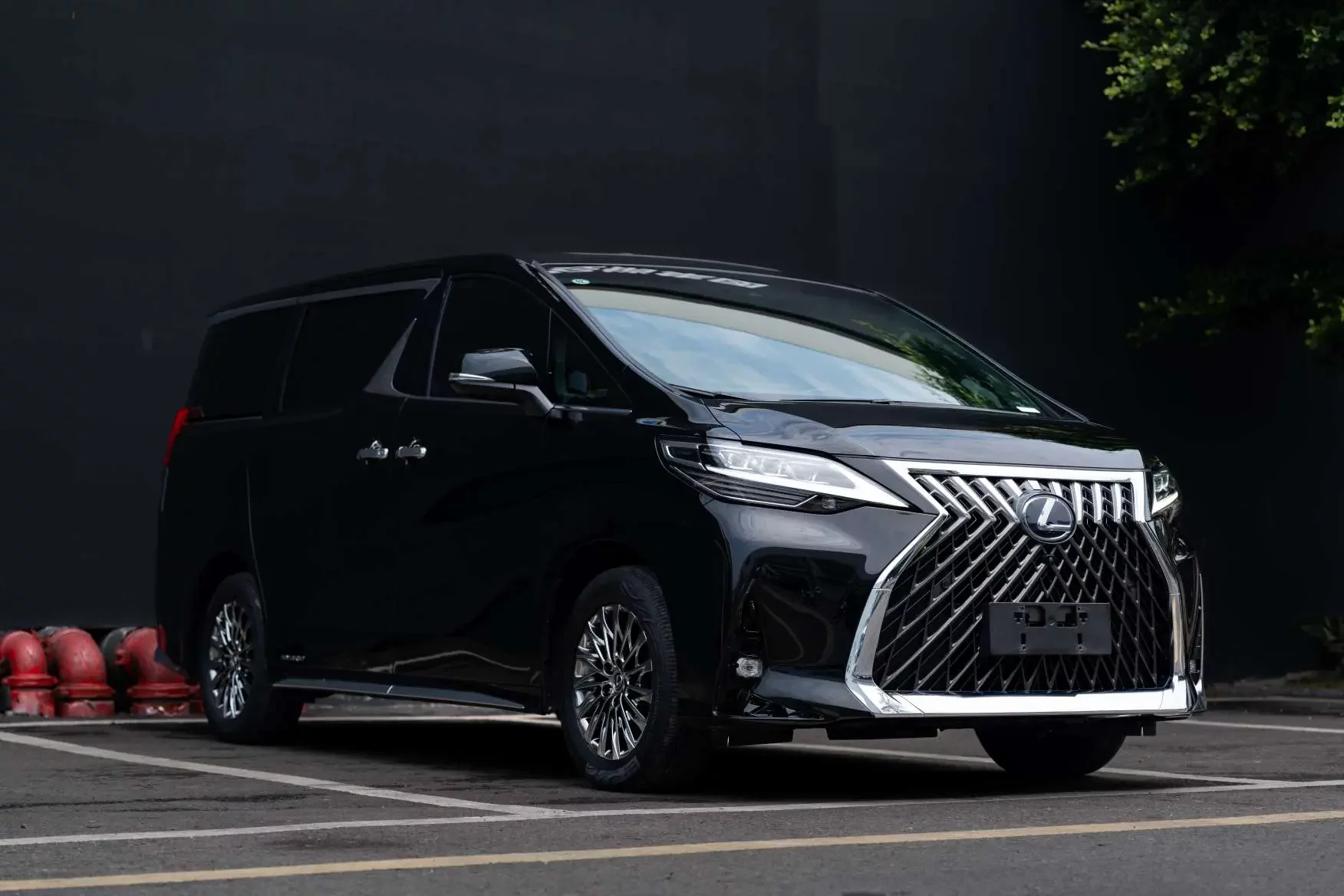 Lexus LM