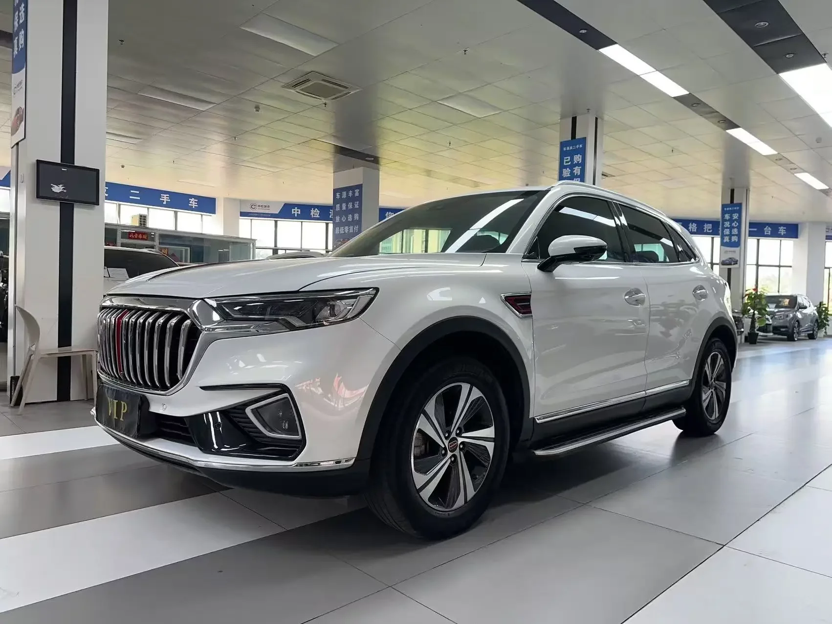 Hongqi HS5