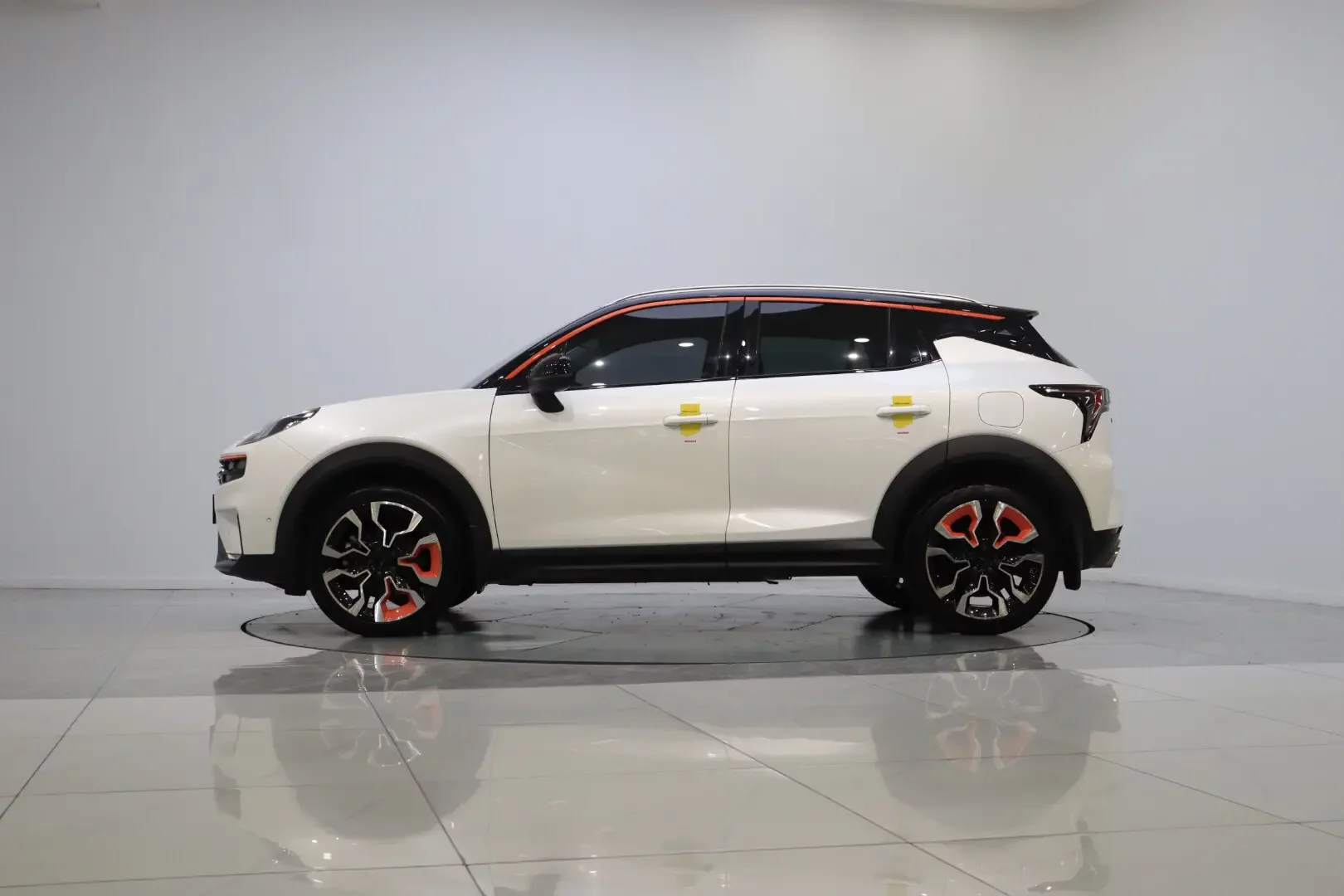 Lynk & Co 06