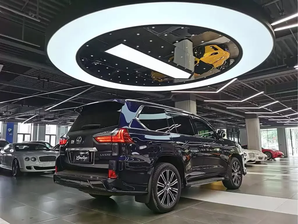 Lexus LX