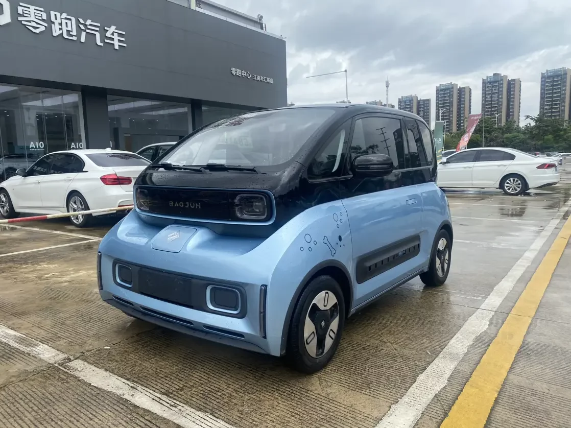Baojun E300