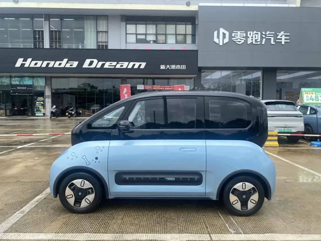 Baojun E300