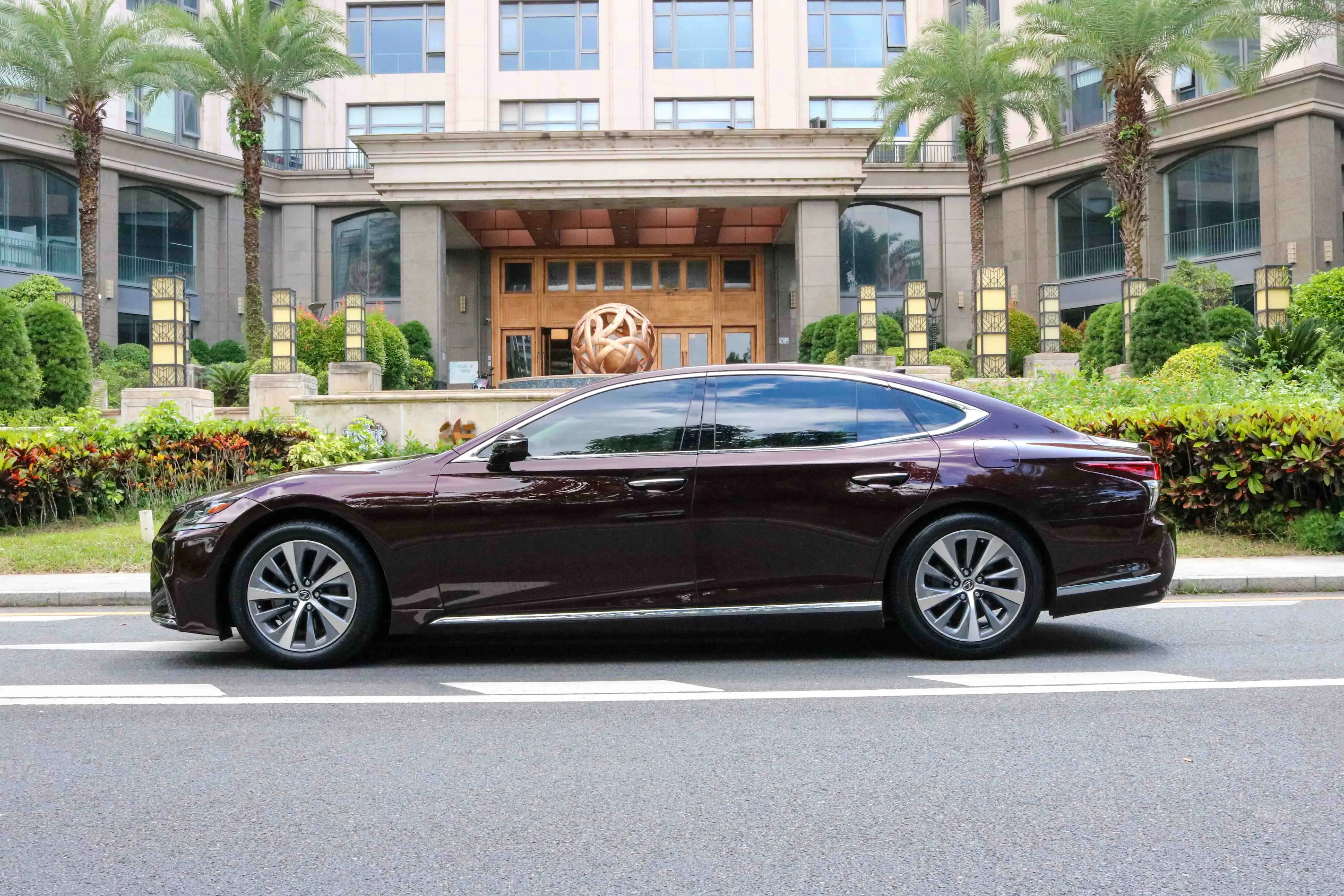 Lexus LS