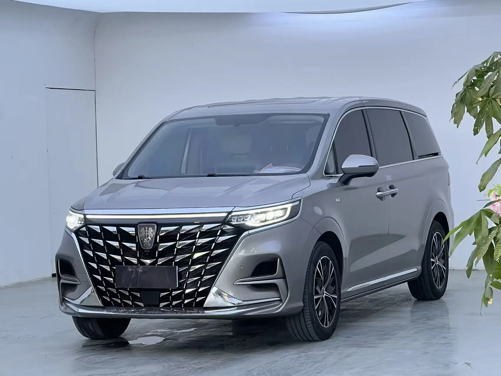 Roewe iMAX8