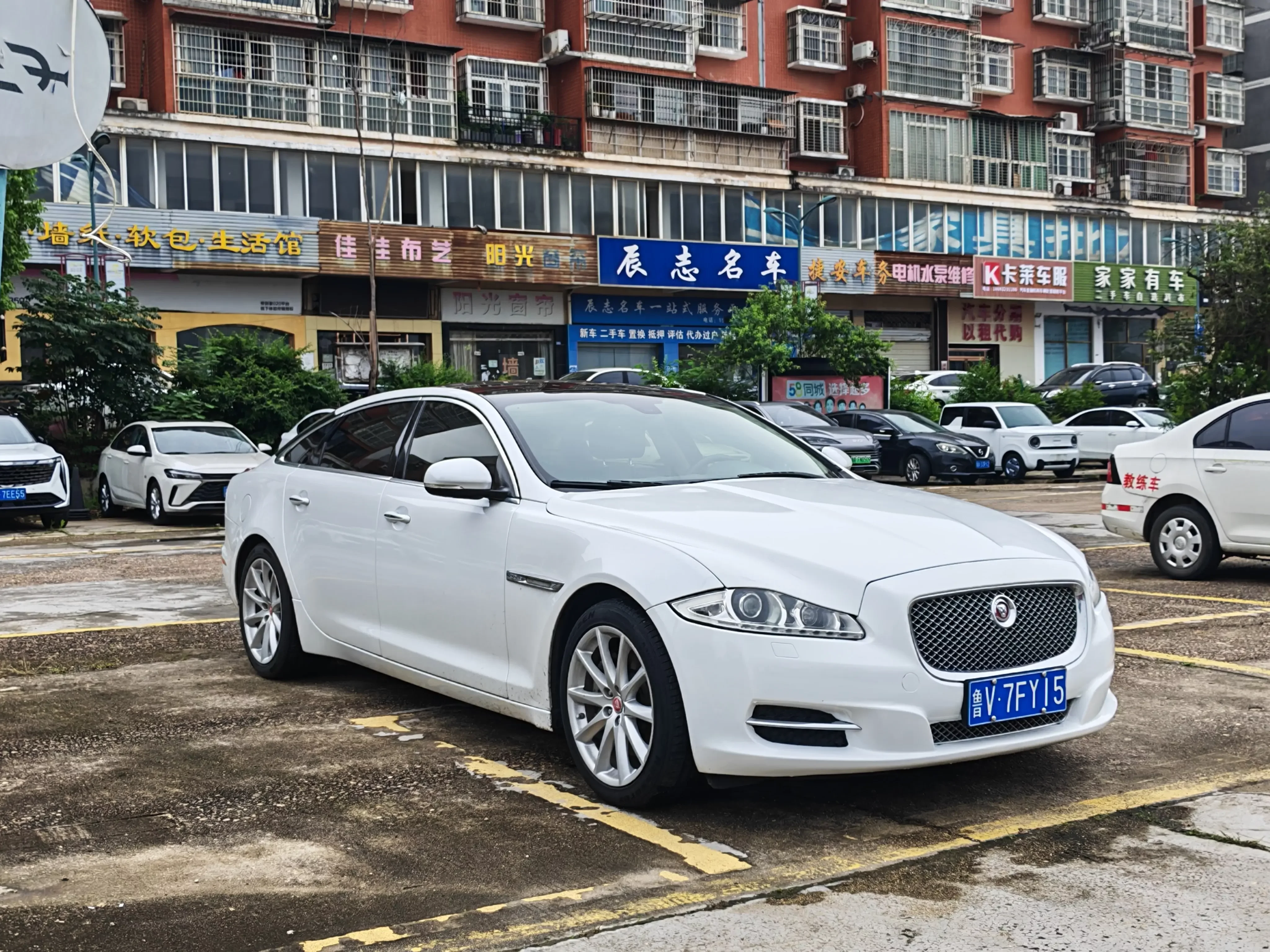 Jaguar XJ