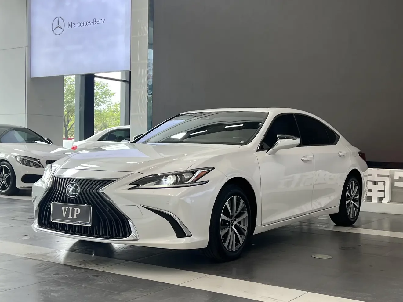Lexus ES