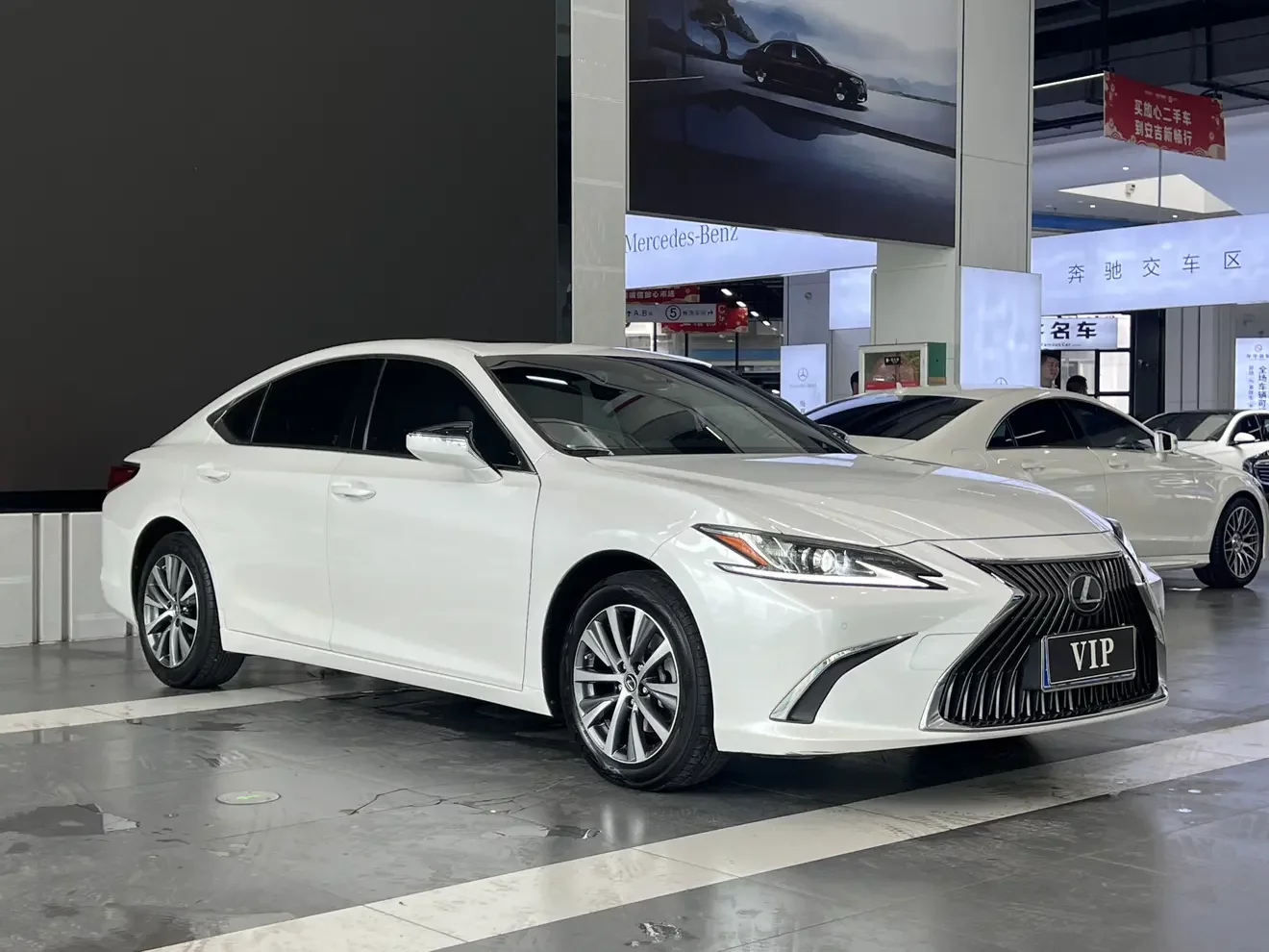 Lexus ES