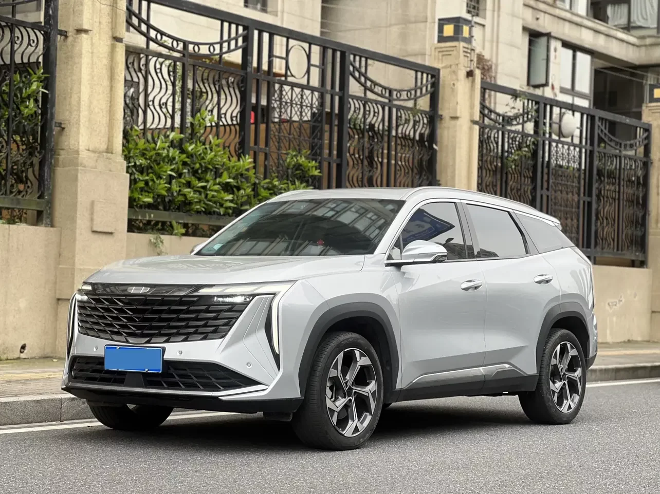 Geely Atlas L