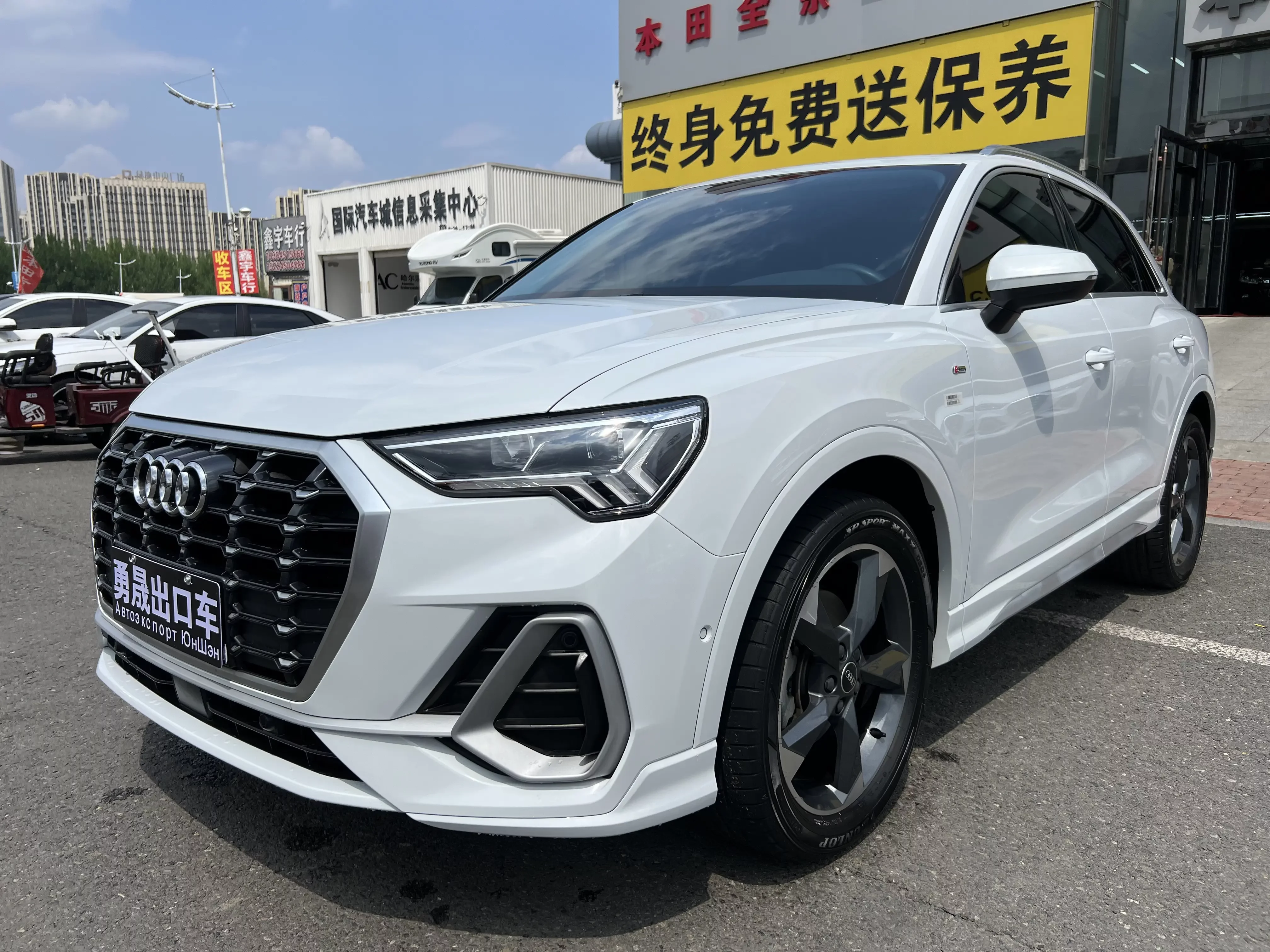 AUDI Q3