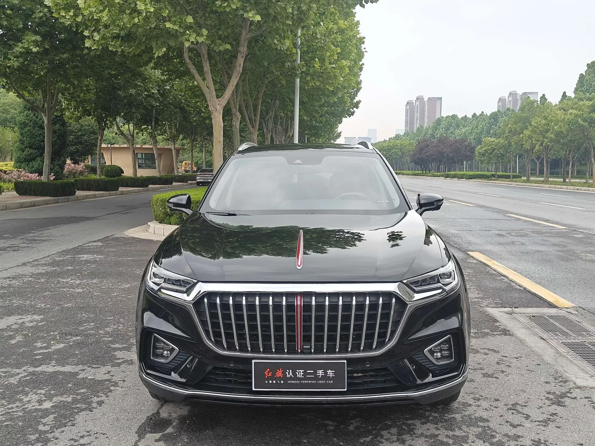 Hongqi HS5